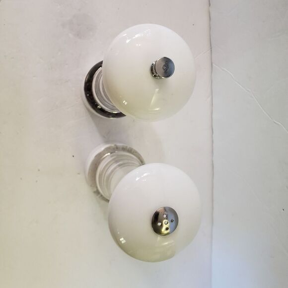 Acrylic Salt & Pepper Shakers - Picture 5 of 7